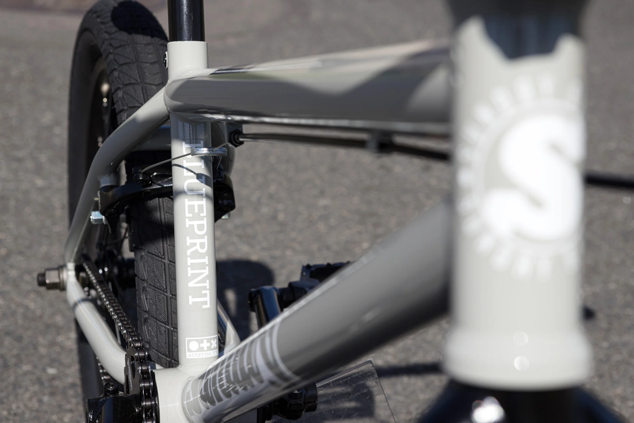 SUNDAY BLUEPRINT Gloss Battleship Gray with 20.5″ tt SUNDAY BLUEPRINT Gloss Battleship Gray with 20.5" tt