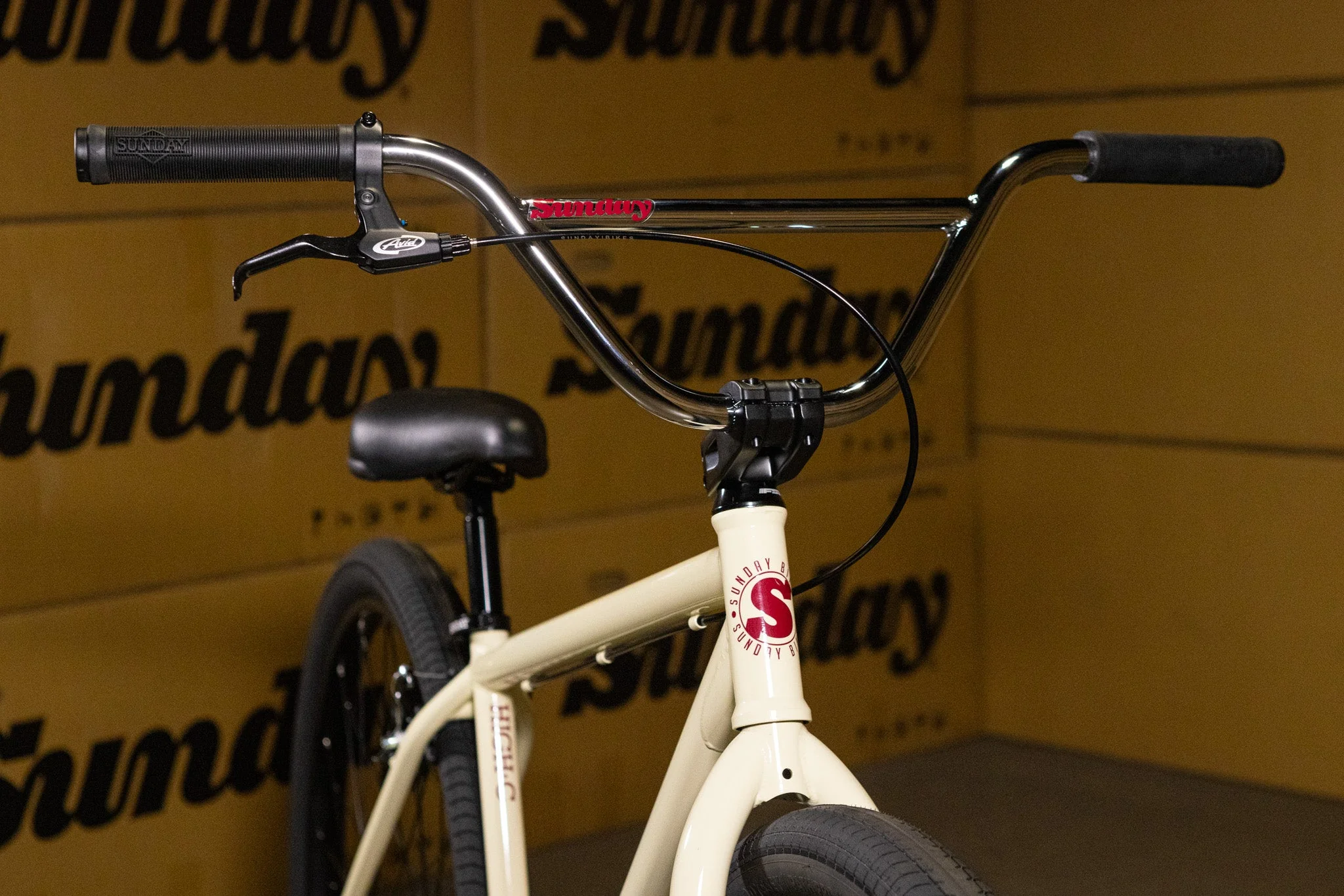 Sunday High C 29″ Gloss Classic White with 23.5″ tt Sunday High C 29" Gloss Classic White with 23.5" tt
